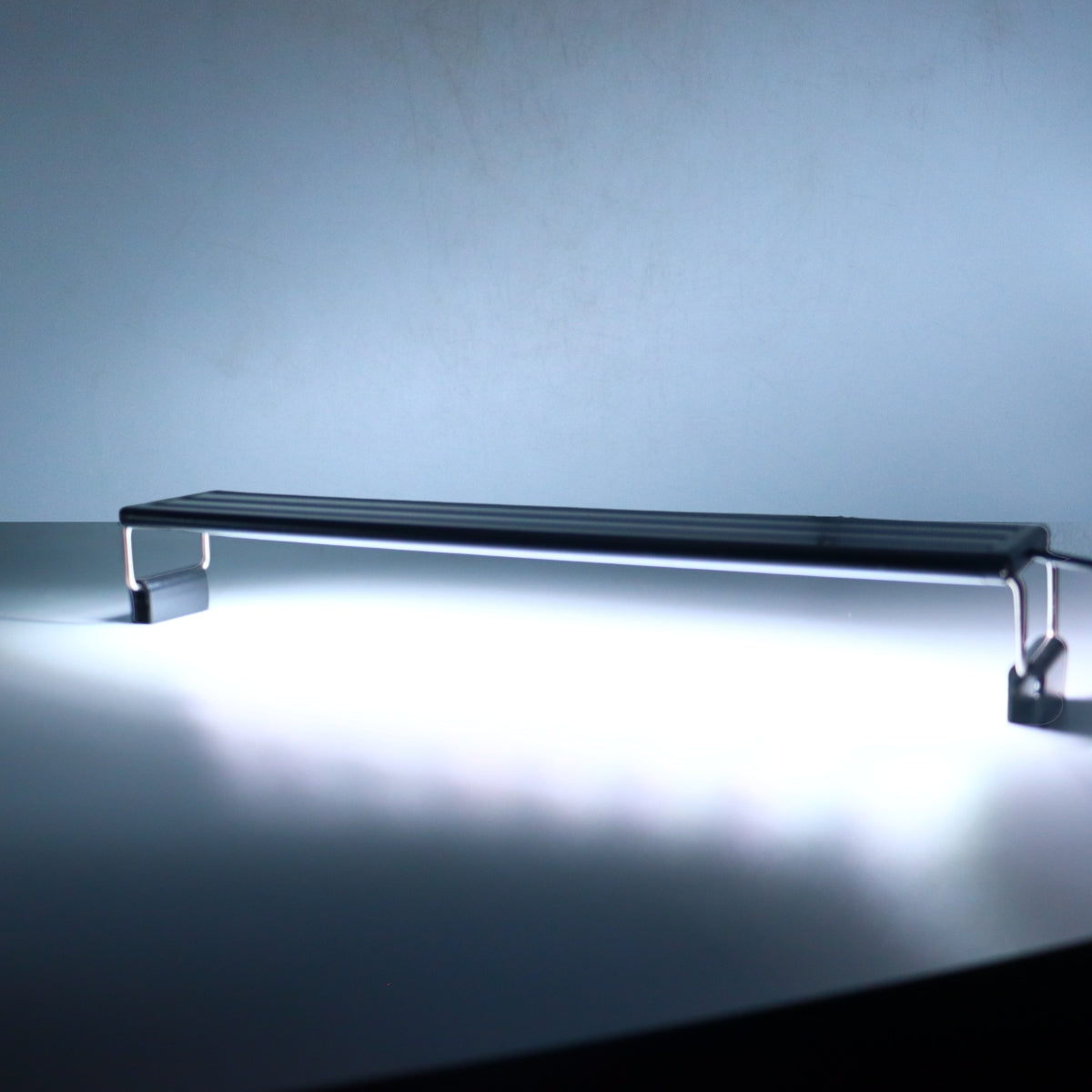 SKRw LUMINARIA LED BLACK SLIM 40 a 45CM 15W FULL BV